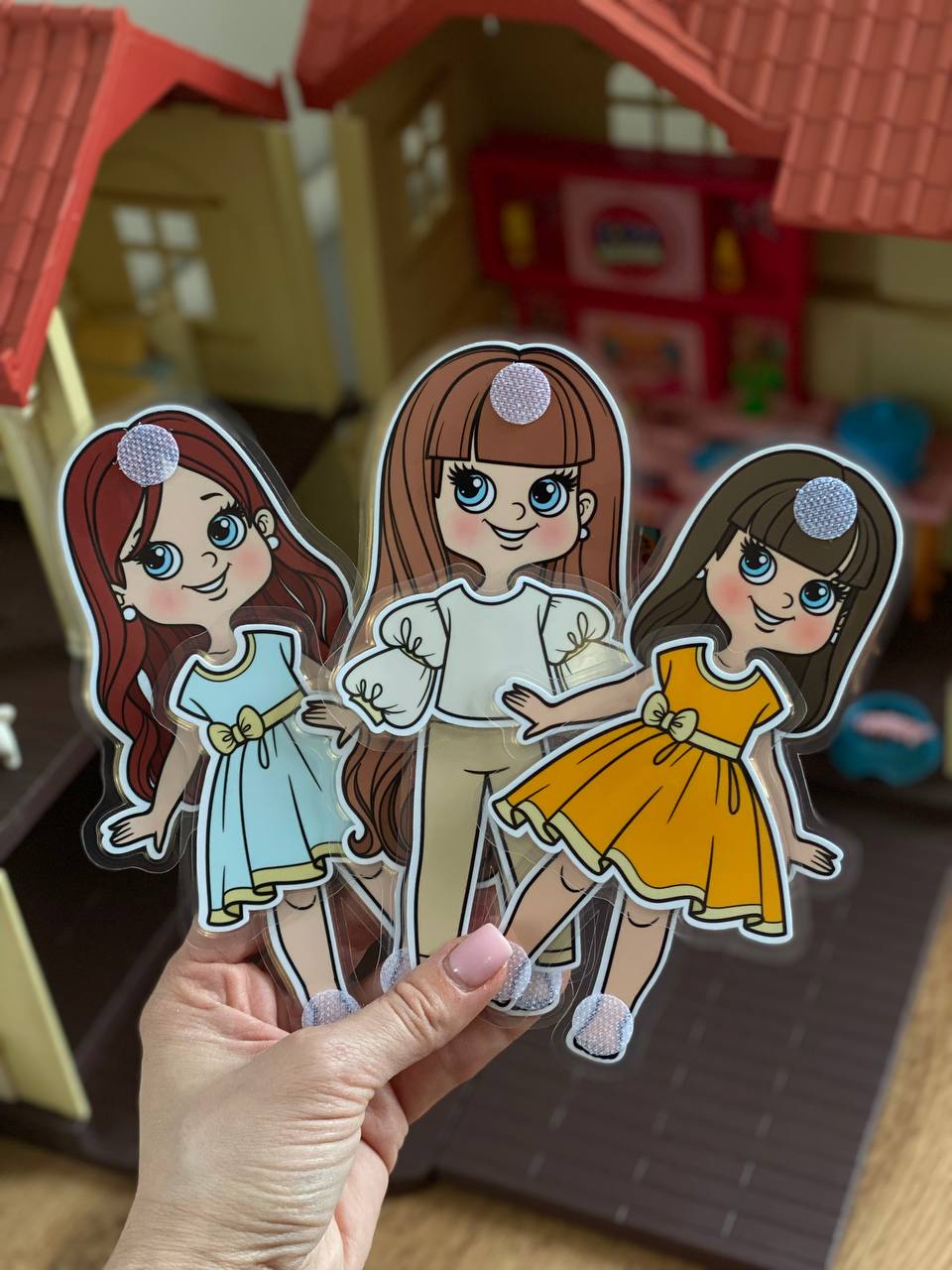 Geschenkbox „Stilvolle Puppe“ – Laminierte Puppen & Mode zum Ankleben