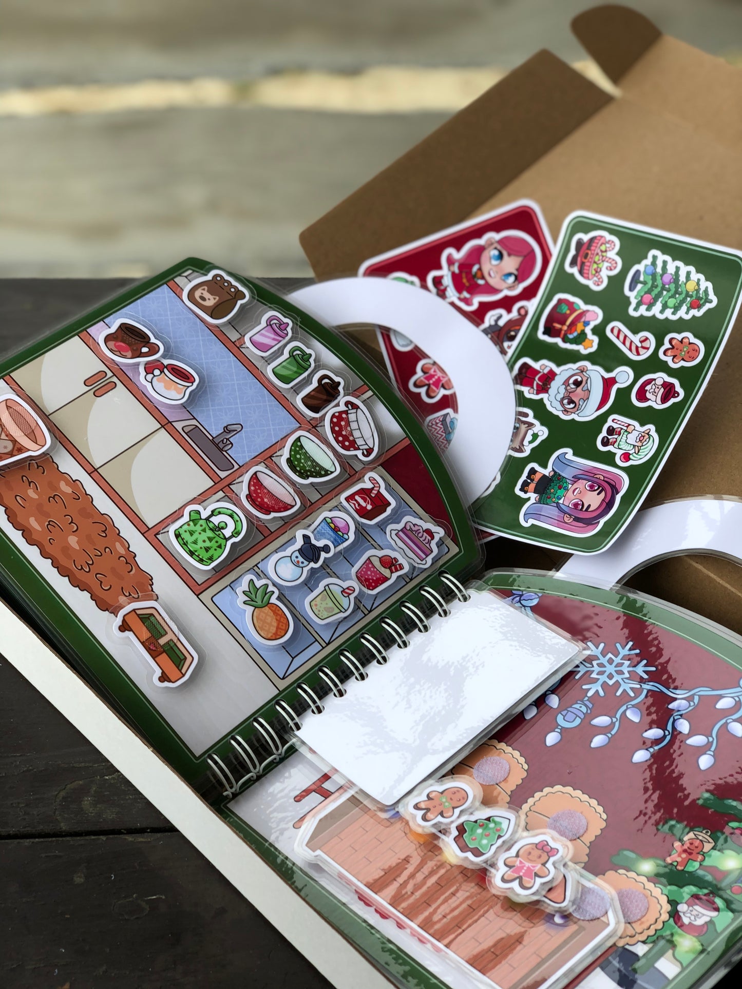 Weihnachtszauber - Kreativ-Buch mit Klett-Stickern