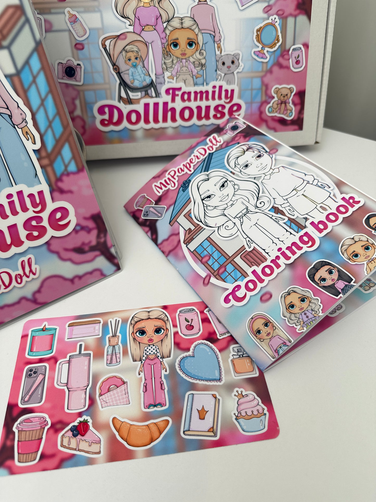 Geschenkbox „Familienhäuschen"
 – Kreativbuch mit Klett-Elementen, Malbuch & Stickern