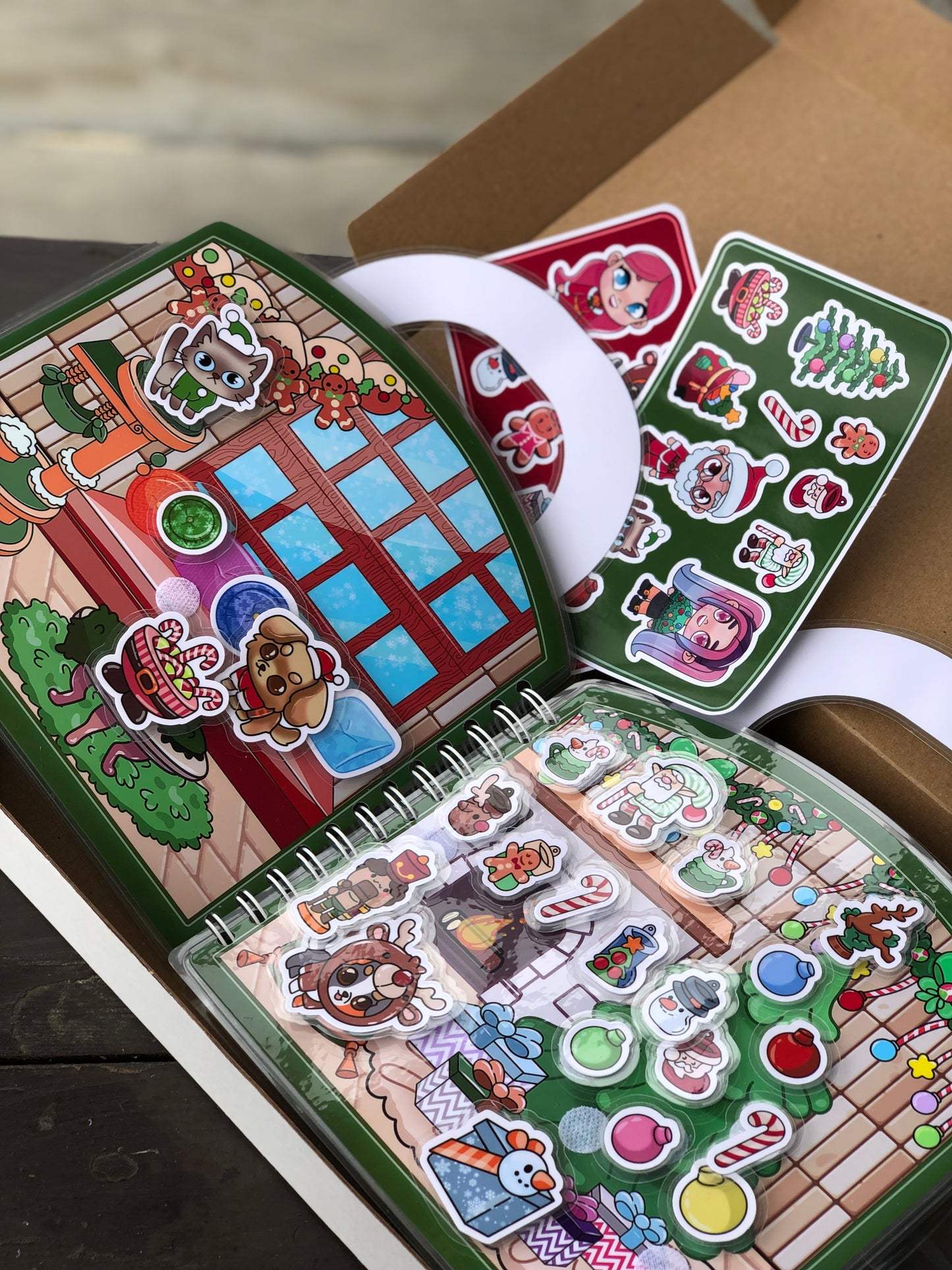 Weihnachtszauber - Kreativ-Buch mit Klett-Stickern