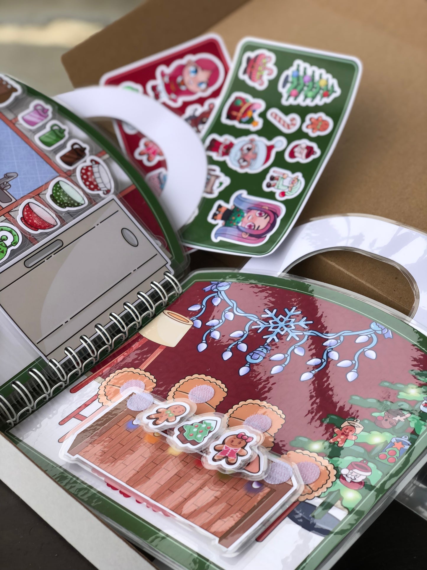 Weihnachtszauber - Kreativ-Buch mit Klett-Stickern