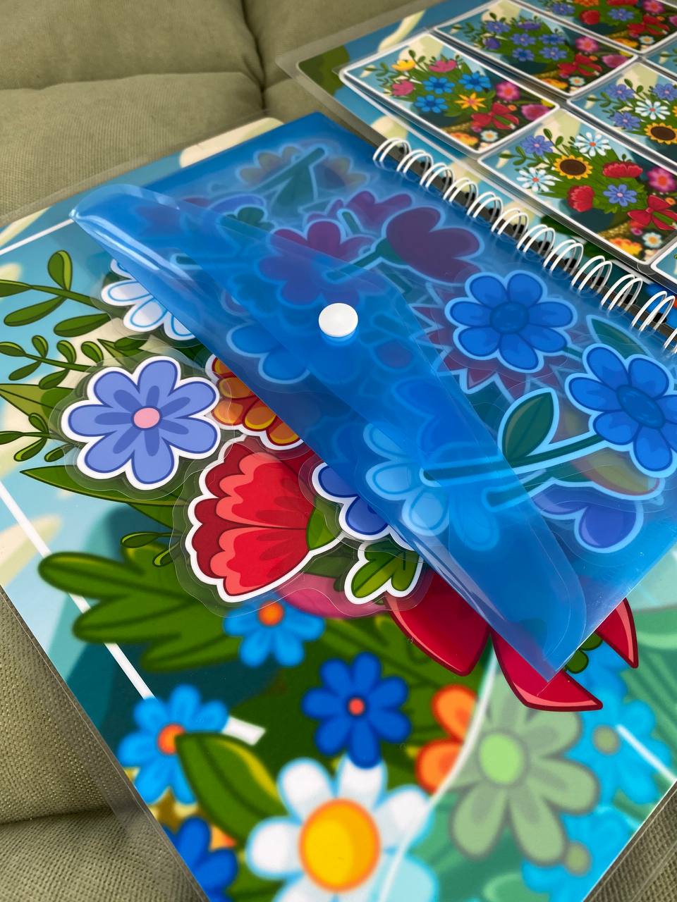 Floristische Werkstatt – Interaktives Buch mit Klett-Stickern