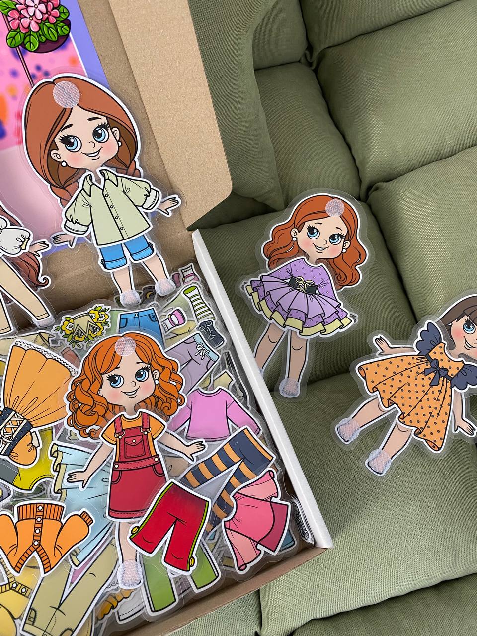 Geschenkbox „Stilvolle Puppe“ – Laminierte Puppen & Mode zum Ankleben