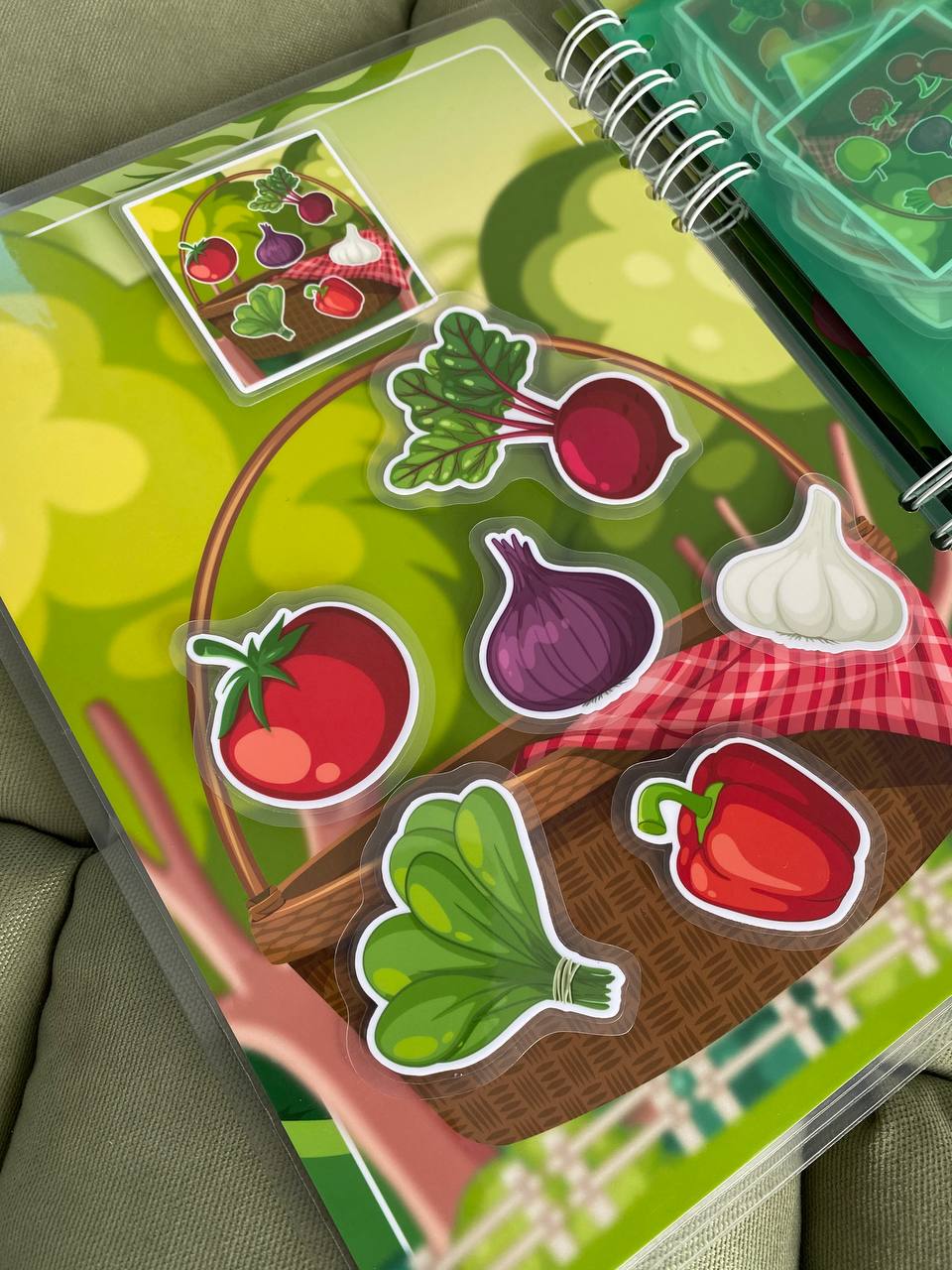 Mein Vorschulbuch – Interaktives Buch mit Klett-Stickern