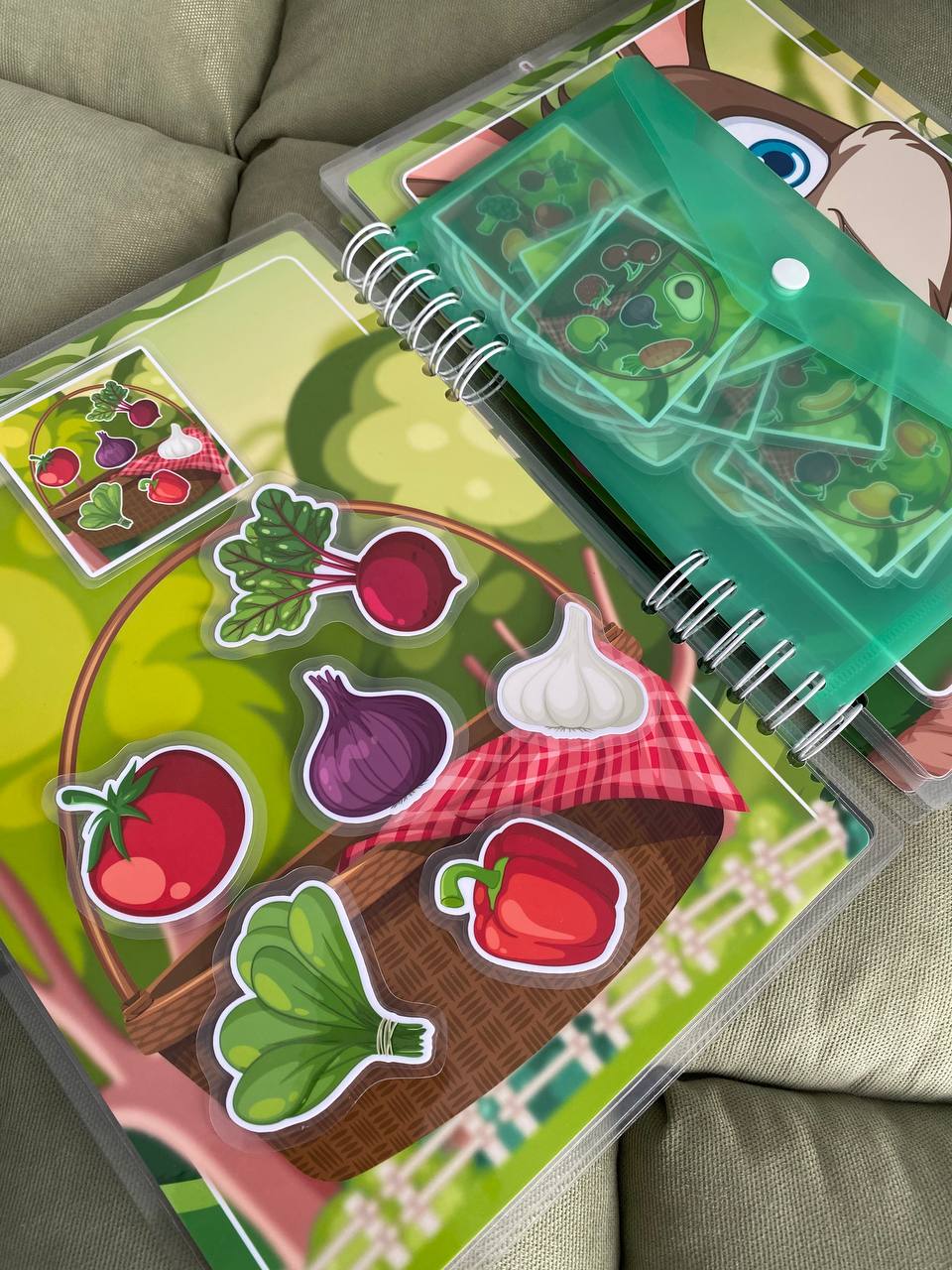 Mein Vorschulbuch – Interaktives Buch mit Klett-Stickern