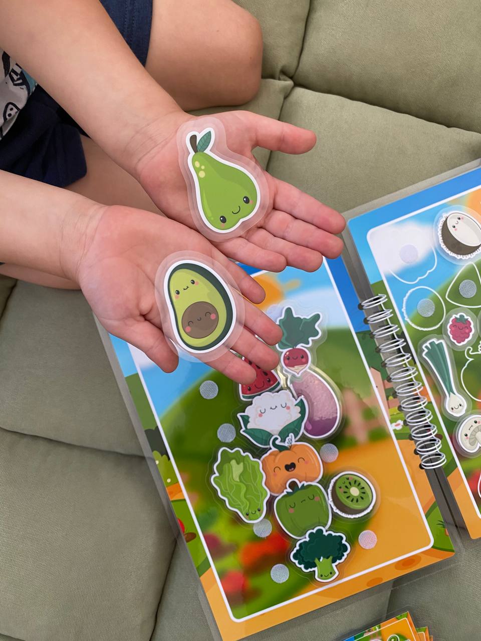 Früchte & Gemüse Stapelspiel – Interaktives Buch mit Klett-Stickern