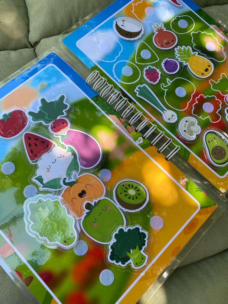 Früchte & Gemüse Stapelspiel – Interaktives Buch mit Klett-Stickern