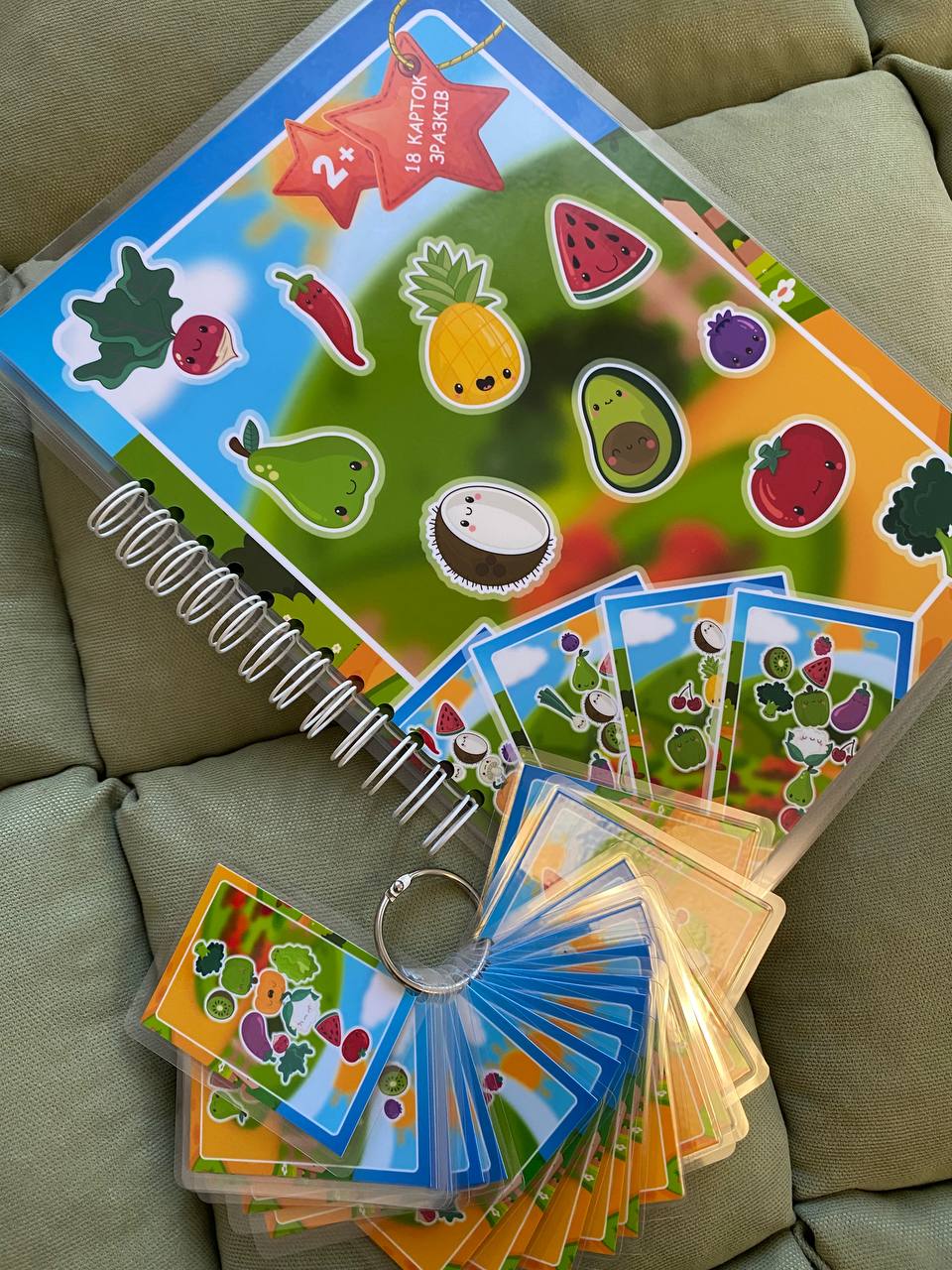 Früchte & Gemüse Stapelspiel – Interaktives Buch mit Klett-Stickern