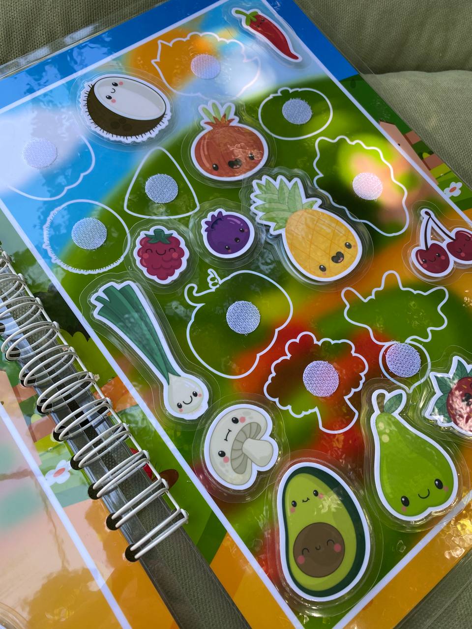 Früchte & Gemüse Stapelspiel – Interaktives Buch mit Klett-Stickern