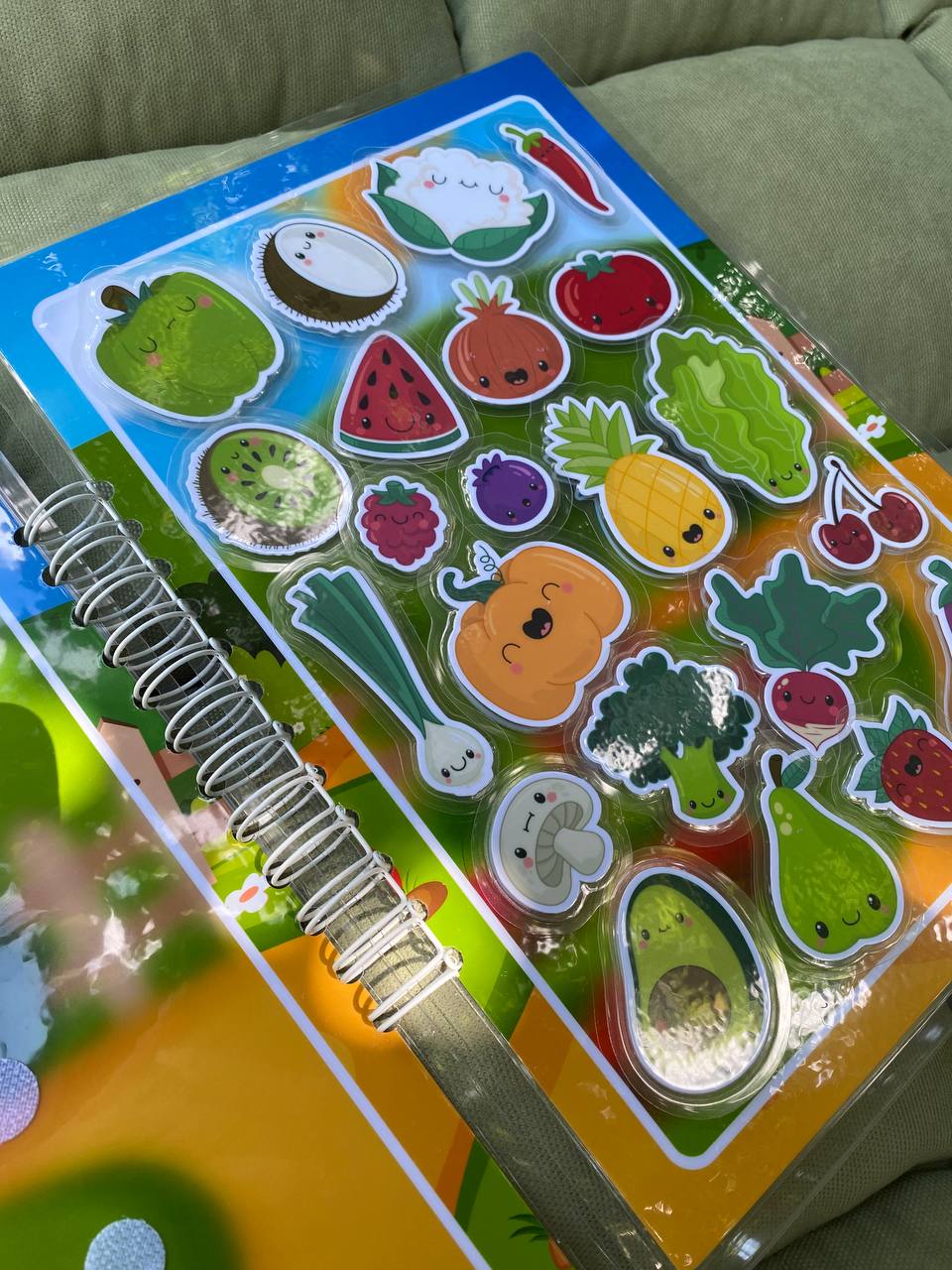 Früchte & Gemüse Stapelspiel – Interaktives Buch mit Klett-Stickern